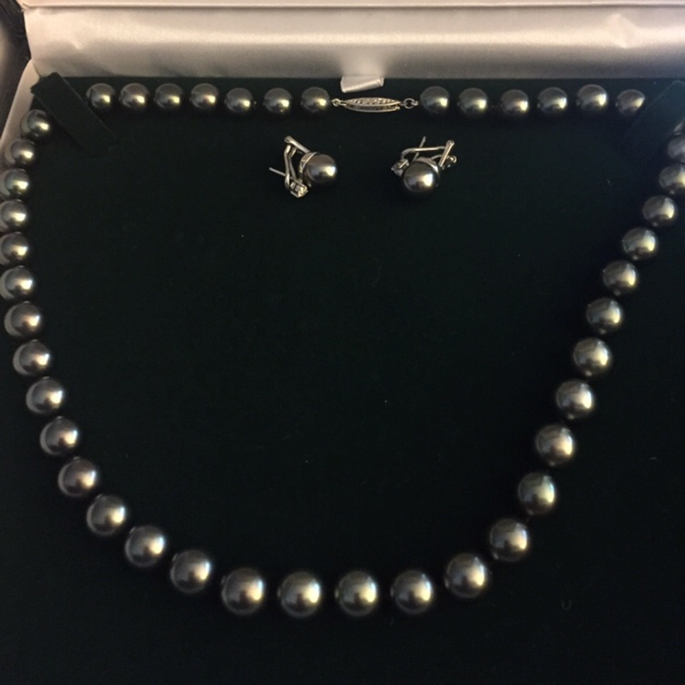 18KT Tahitian pearls
